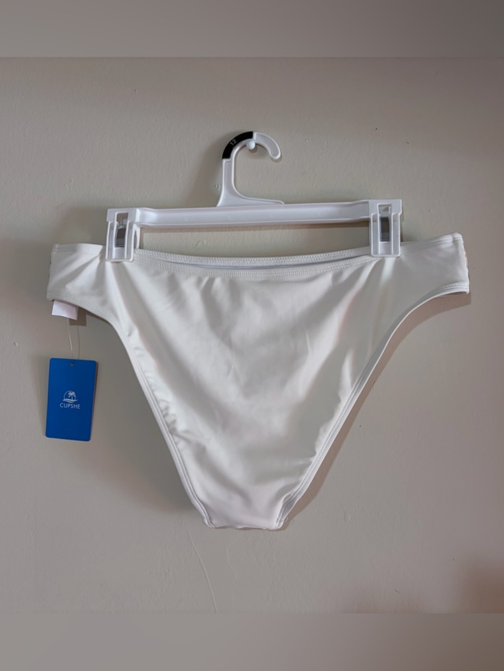 Cupshe Cream/white Bikini Set with Gold Embroidery with necklace. - Picture 9 of 13